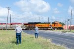 BNSF 3978 takes the lead